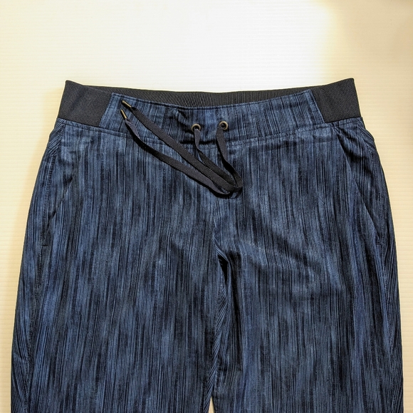 Athleta Stride Midtown Ankle Pant Blue Variegated Striated Pattern Size 6 - Picture 7 of 14